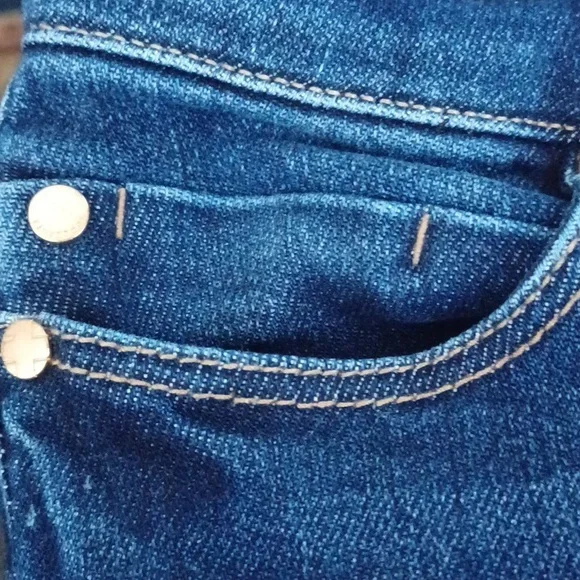 Liverpool The CROP Flare Sz.26/2. Rise 8.5". Raw Hem. L.25".Whiskered Finish.EUC - Picture 8 of 9